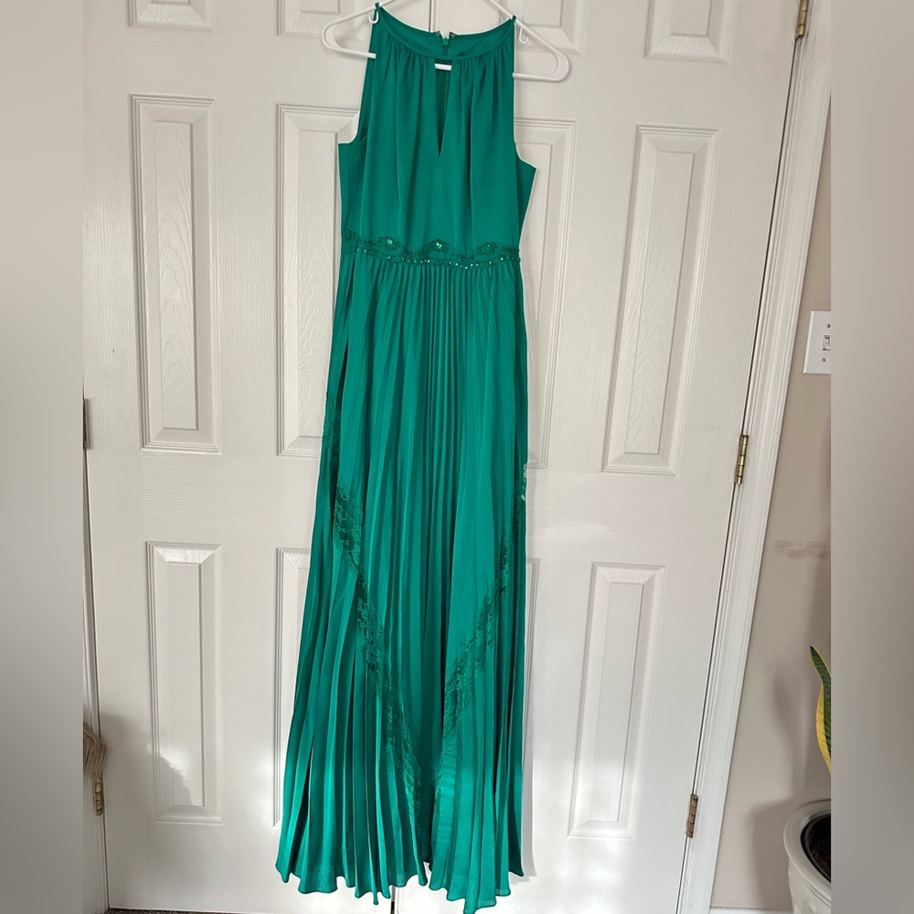 Adrianna Papell long pleated green gown - Picture 9 of 10